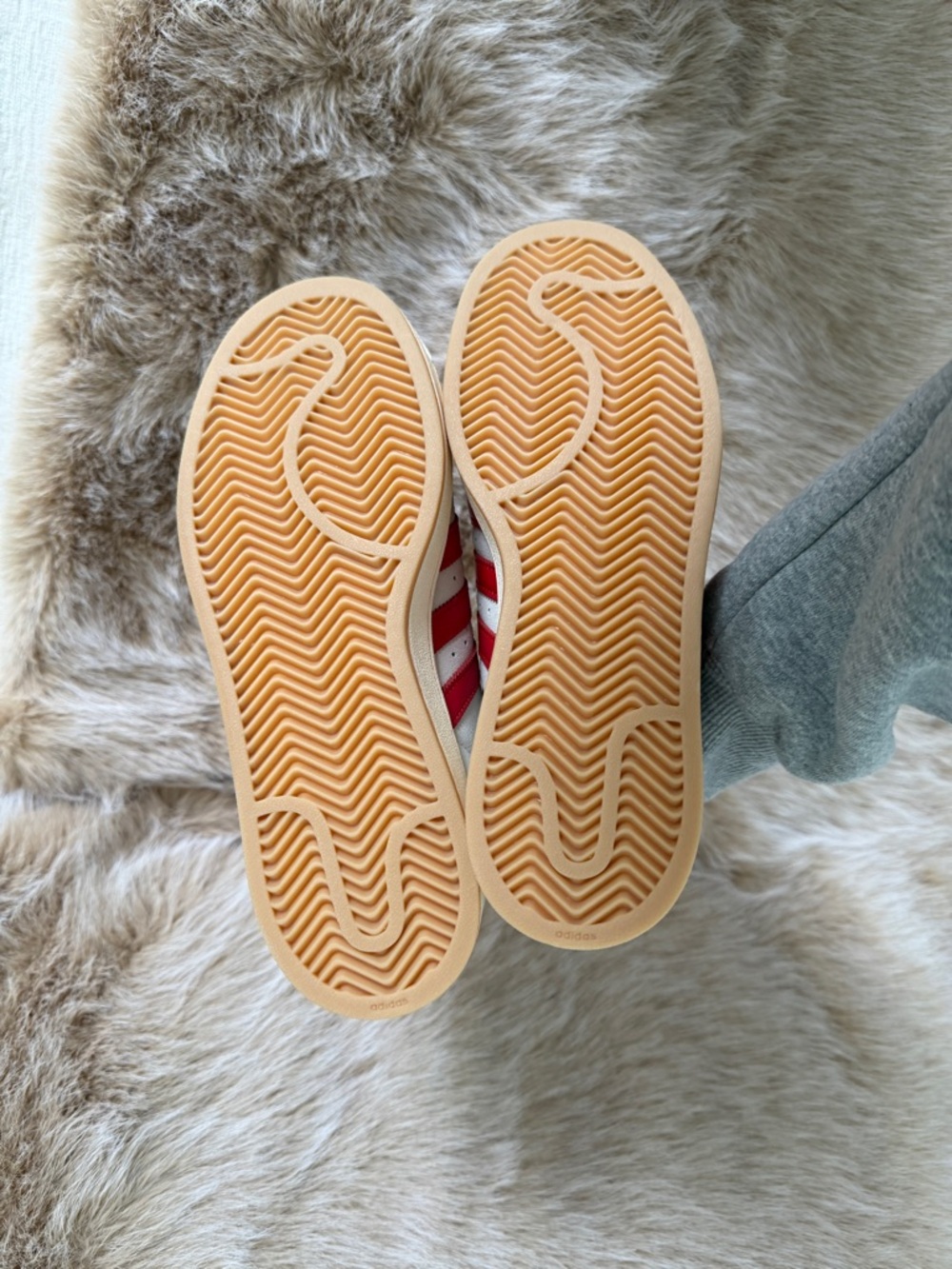 Adidas heart sneakers 8.5 - Picture 5 of 6